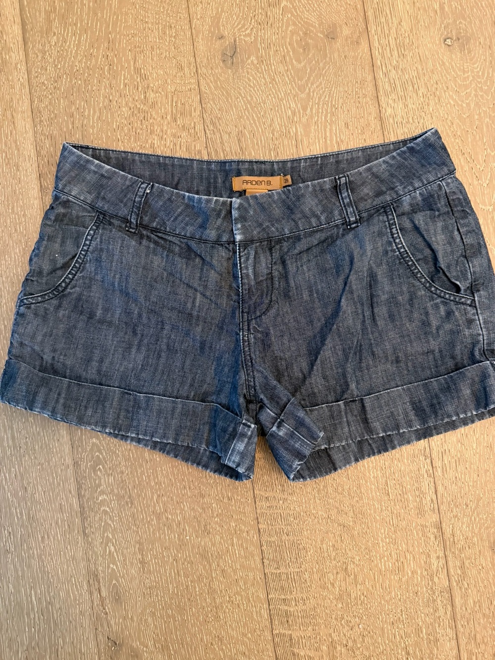 Women’s Arden B Low Rise Cuffed Blue Denim Jean Shorts Size 29
